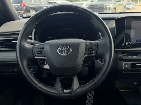 Used 2025 Toyota Camry SE FWD image 14