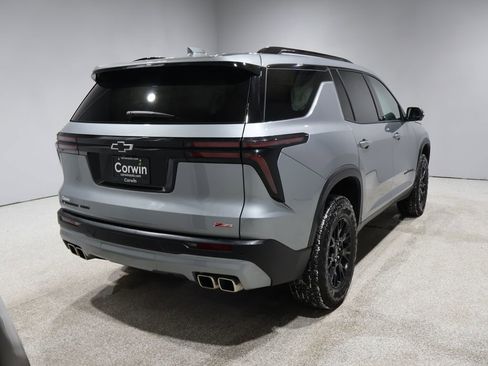 Used 2025 Chevrolet Traverse Z71 image 2