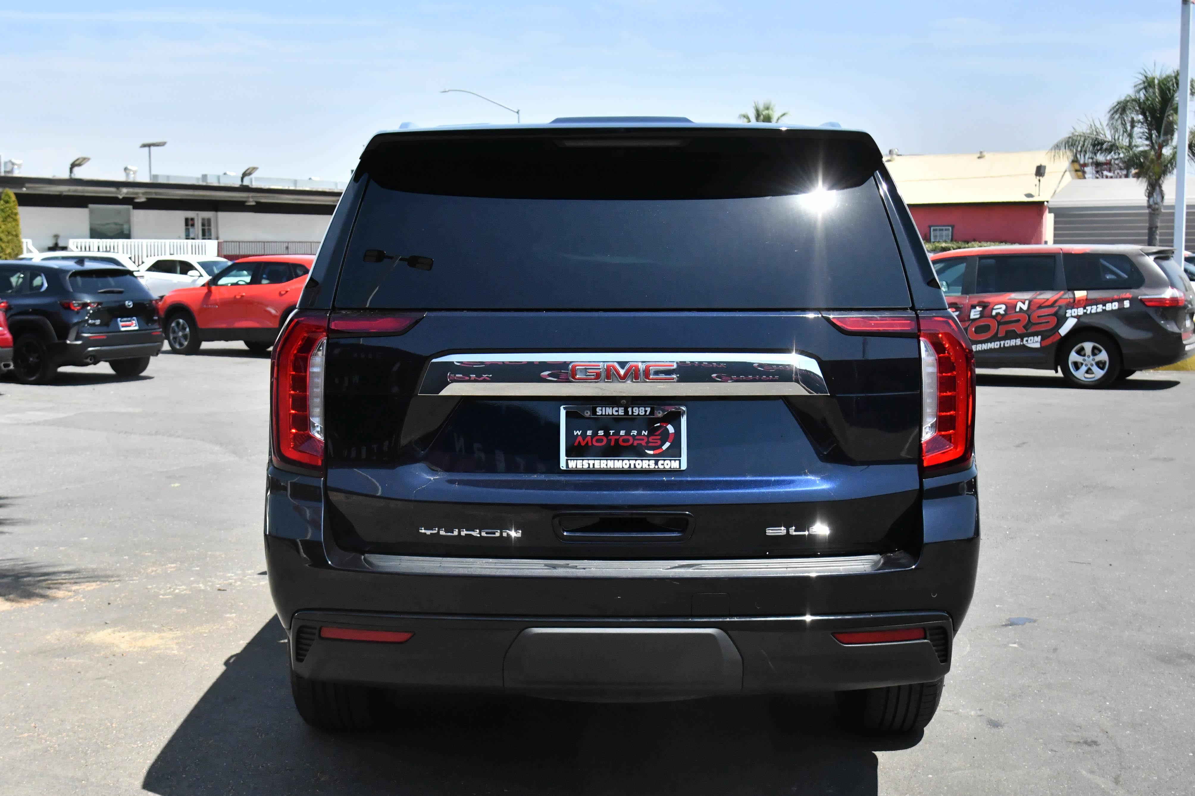 Used 2024 GMC Yukon SLE AWD/4WD image 7