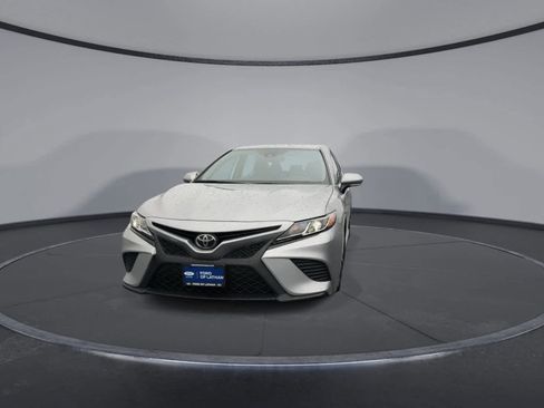 Used 2019 Toyota Camry SE image 3