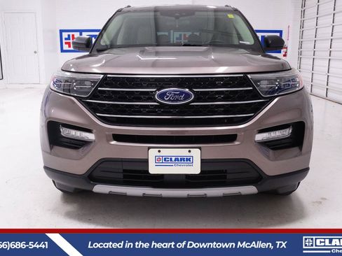 Used 2021 Ford Explorer XLT w/ Equipment Group 202A RWD image 2