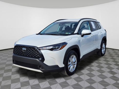 Used 2023 Toyota Corolla Cross LE image 2