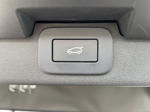 Certified 2025 Land Rover Discovery Dynamic SE AWD/4WD image 42