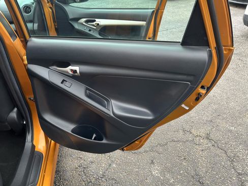 Used 2010 Toyota Matrix Base 4-Speed AT image 29