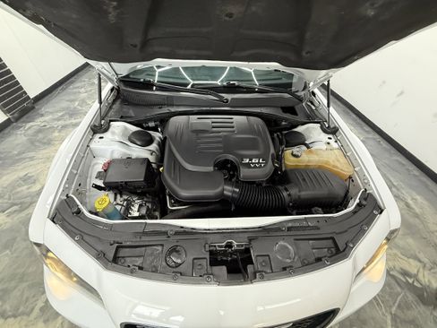 Used 2018 Chrysler 300 S image 26