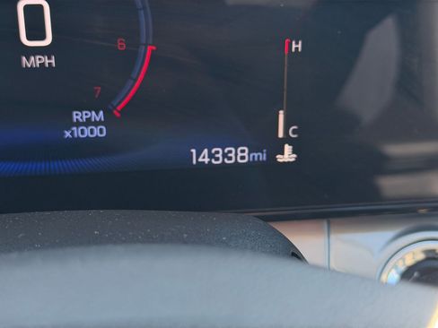 Used 2025 Chevrolet Trax LT w/ LT Convenience Package image 38