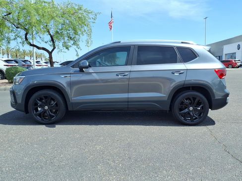 Certified 2022 Volkswagen Taos SE image 4