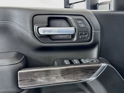 Used 2021 Chevrolet Silverado 2500 LTZ w/ Z71 Off-Road Package AWD/4WD image 17