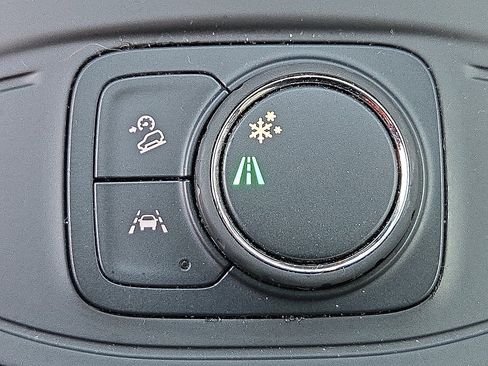 Used 2024 GMC Terrain SLE image 17