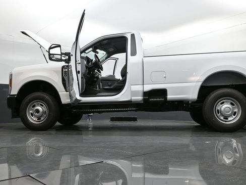 New 2026 Ford F250 XL w/ F-250 >10K GVWR Package AWD/4WD image 25