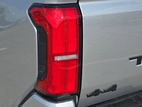 Used 2025 Toyota Tacoma SR5 AWD/4WD image 35