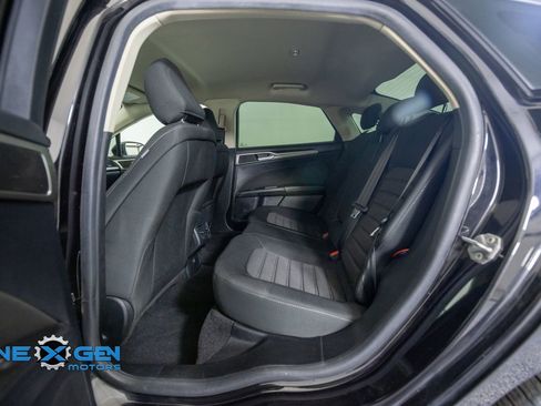 Used 2020 Ford Fusion SE FWD image 29