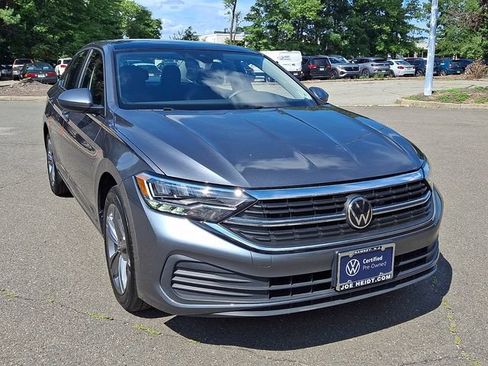 Certified 2024 Volkswagen Jetta SE w/ Panoramic Sunroof Package FWD image 2