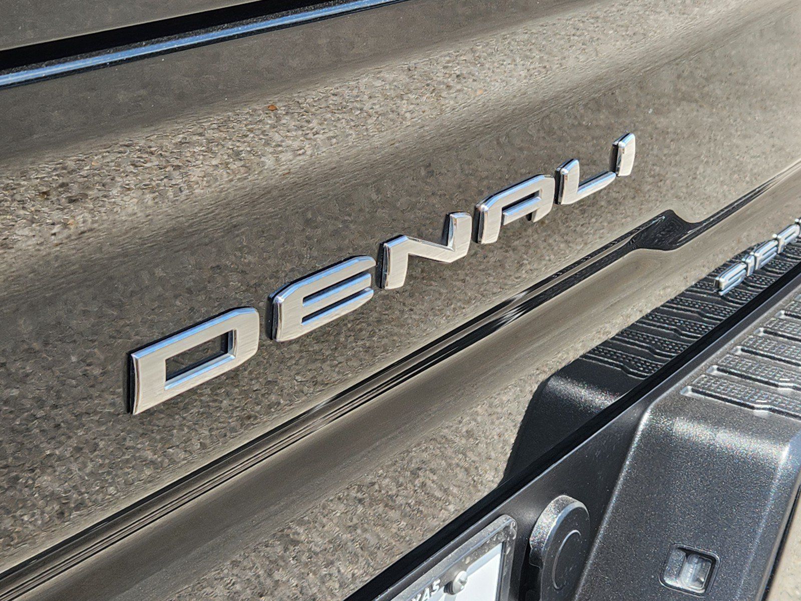 Used 2021 GMC Sierra 3500 Denali w/ Denali Black Diamond Edition AWD/4WD image 30