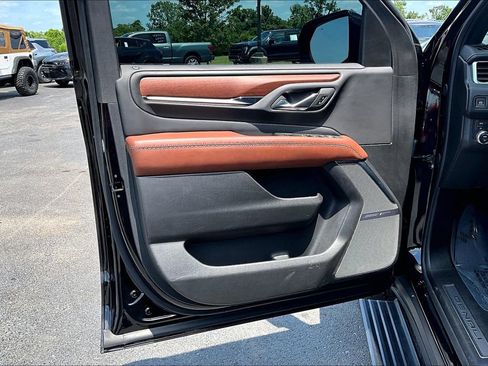 Used 2023 GMC Yukon Denali Ultimate w/ LPO, Floor Liner Package AWD/4WD image 22