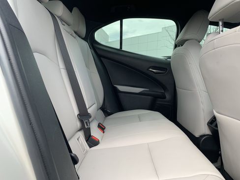 Used 2020 Lexus UX 200 w/ Premium Package image 33