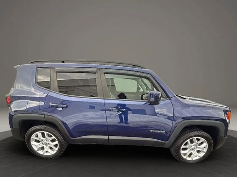 Used 2018 Jeep Renegade Latitude w/ Popular Equipment Group image 4