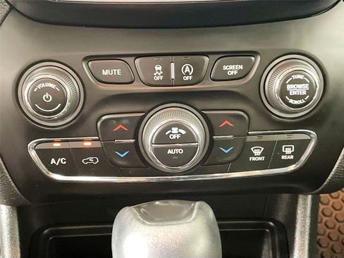 Used 2021 Jeep Cherokee Trailhawk w/ Trailer Tow Group image 9