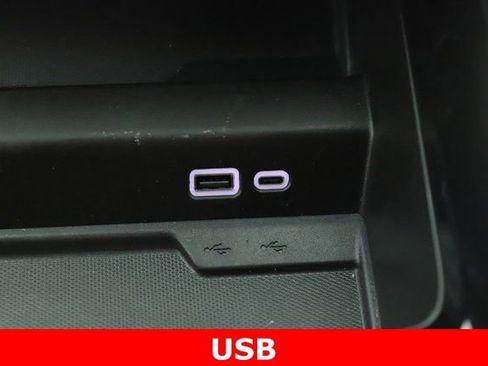 Used 2025 Chevrolet Suburban High Country image 26