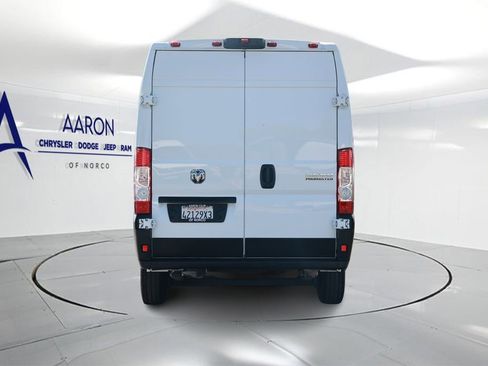 Used 2025 RAM ProMaster 2500 w/ Convenience Group FWD image 3