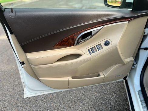 Used 2010 Buick LaCrosse CXS w/ Touring Package FWD image 9