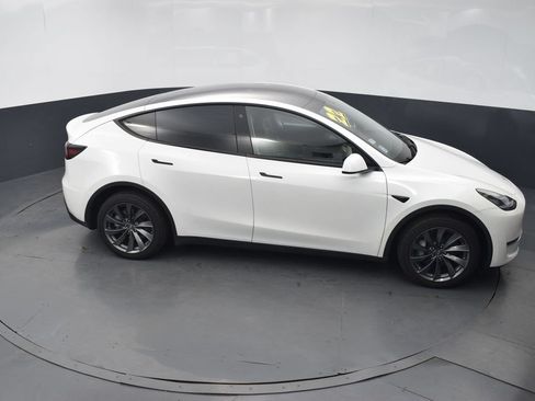 Used 2022 Tesla Model Y Long Range AWD/4WD image 37