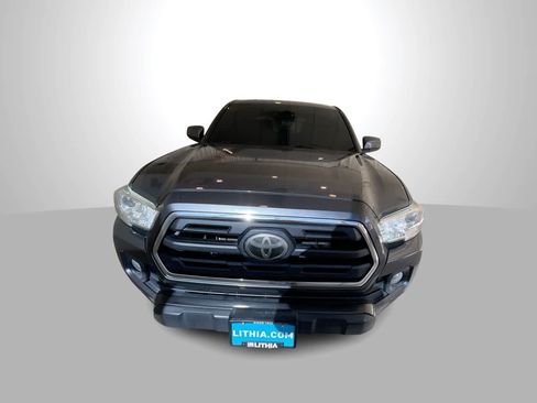 Used 2019 Toyota Tacoma SR5 AWD/4WD image 3