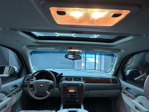 Used 2011 Chevrolet Avalanche LT image 22