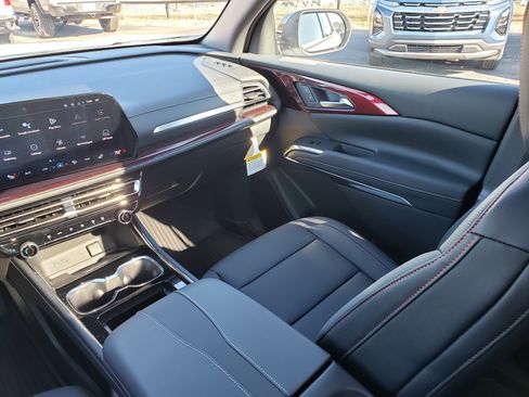 New 2026 Chevrolet Traverse Z71 w/ Driver Confidence Package image 36