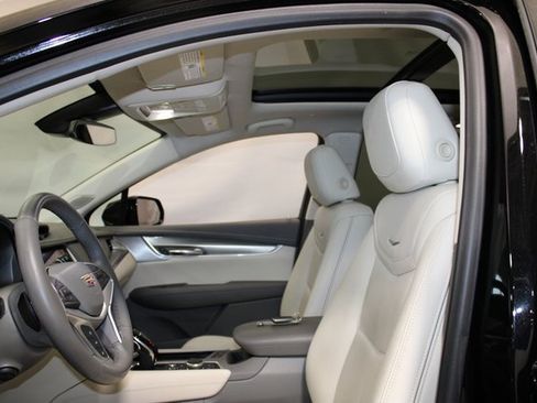 Certified 2022 Cadillac XT5 Premium Luxury image 9