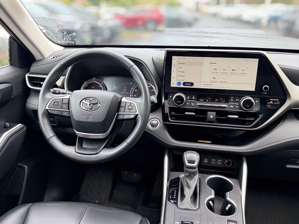 Used 2023 Toyota Highlander XLE AWD/4WD image 30
