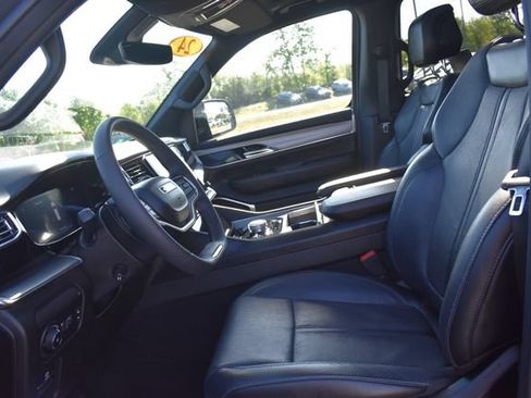 Used 2024 Jeep Wagoneer Series II AWD/4WD image 32