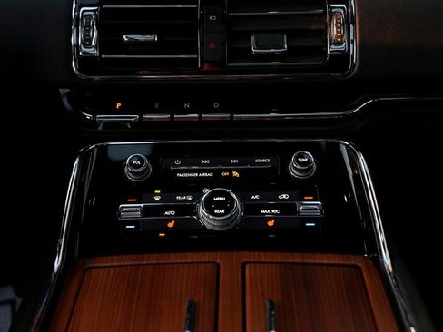 Used 2019 Lincoln Navigator Select image 44