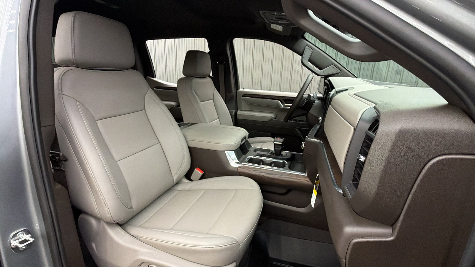 Used 2026 GMC Sierra 1500 SLT AWD/4WD image 36