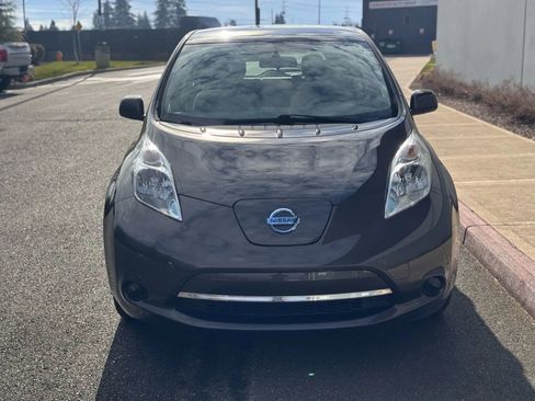 Used 2017 Nissan Leaf SV image 9