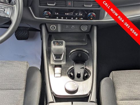 Used 2023 Nissan Rogue SV image 16