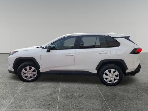 Used 2022 Toyota RAV4 LE image 4