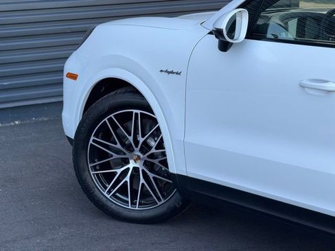 New 2025 Porsche Cayenne E-Hybrid AWD/4WD image 12