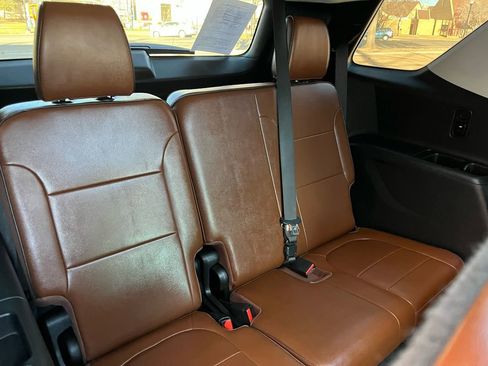 Used 2018 Chevrolet Traverse High Country AWD/4WD image 17