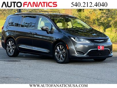 Used 2017 Chrysler Pacifica Limited w/ UConnect Theater Package