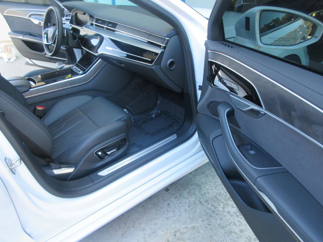 Used 2025 Audi A8 L 3.0T w/ EXECUTIVE PACKAGE w/ Executive Package AWD/4WD image 21