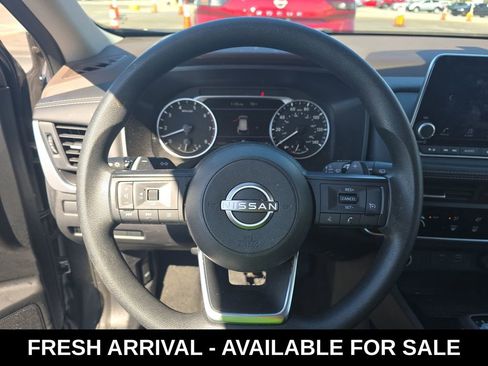 Used 2023 Nissan Rogue S image 9