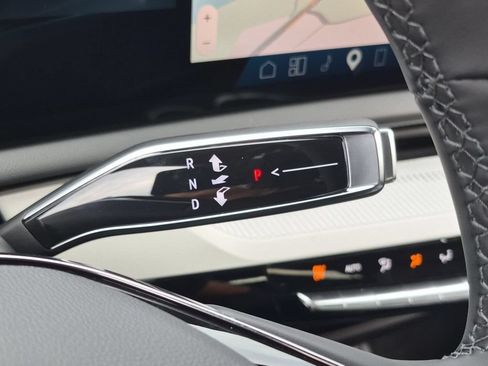 Used 2027 Cadillac Optiq Luxury RWD image 15