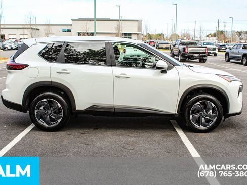 Used 2025 Nissan Rogue SV image 8