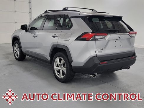 Used 2021 Toyota RAV4 XLE Premium image 5