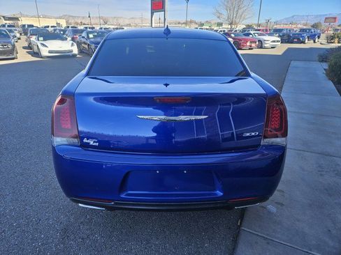 Used 2019 Chrysler 300 Touring w/ Sport Appearance Package image 4