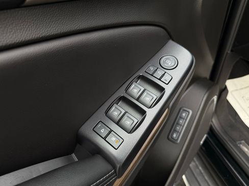 Used 2018 GMC Yukon Denali image 41