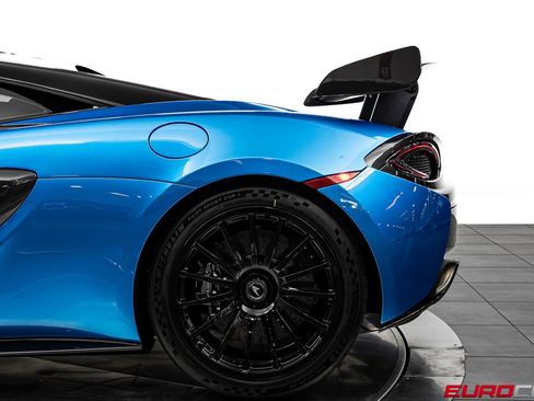 Used 2020 McLaren 620R RWD image 24
