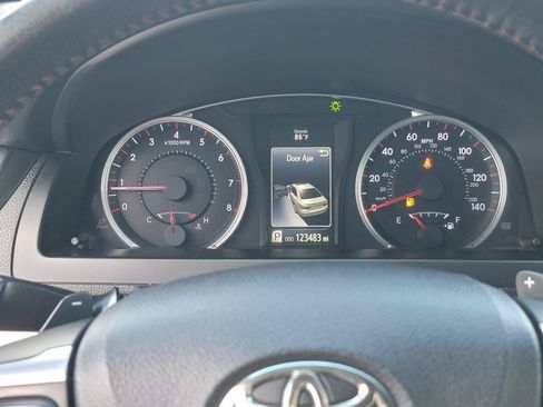 Used 2017 Toyota Camry SE w/ Moonroof Package FWD image 17