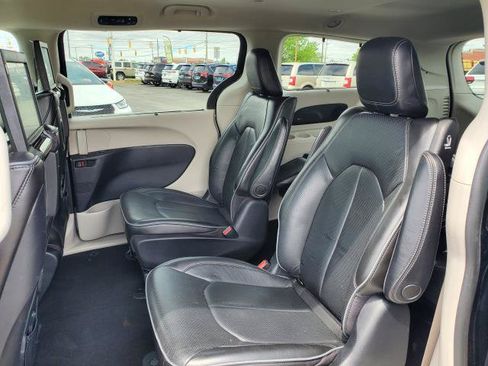 Used 2020 Chrysler Pacifica Limited FWD image 26